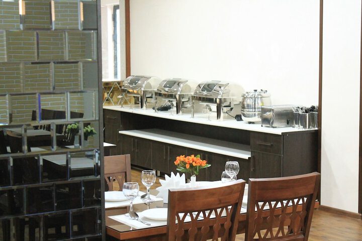 Dining 40 of 61
