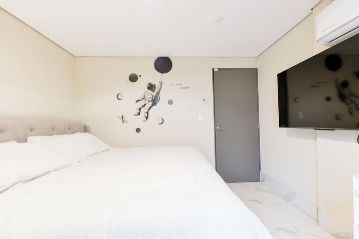 Room 17 of 169