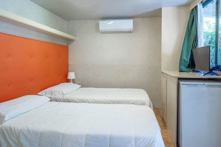 Room 15 of 116