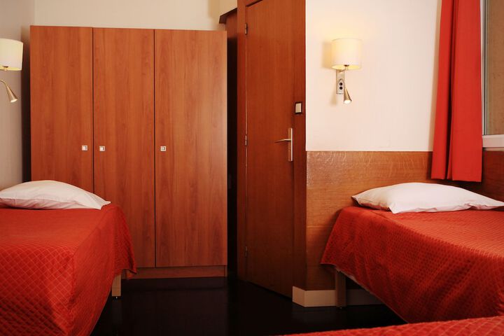 Room 7 of 48