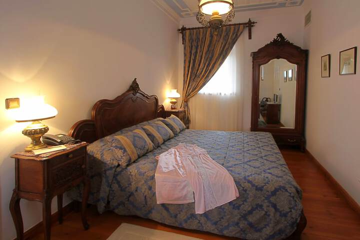 Room 9 of 79