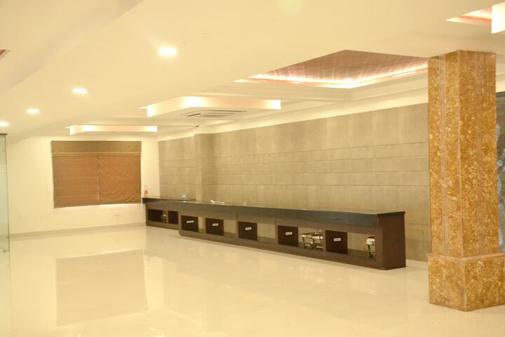 Ballroom/Hall 19 of 37