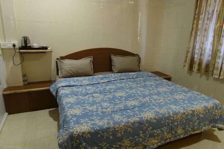 Room 6 of 39