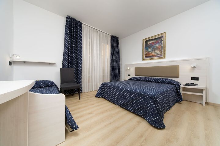 Room 21 of 120