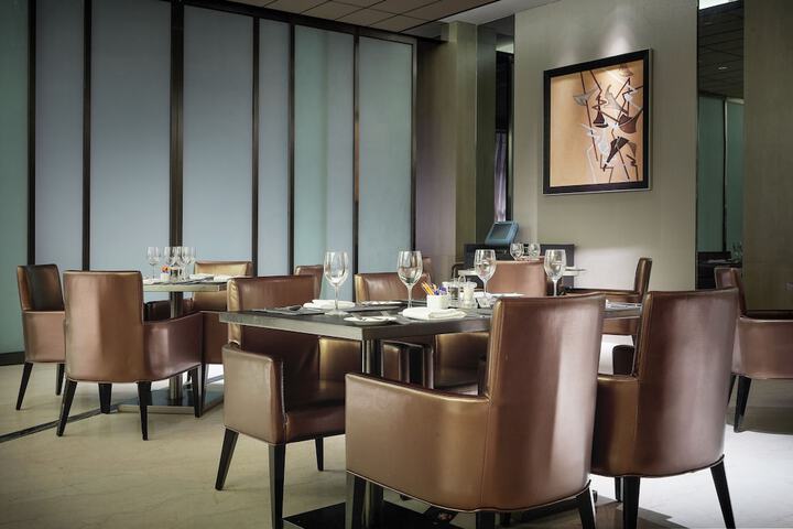 Dining 55 of 88
