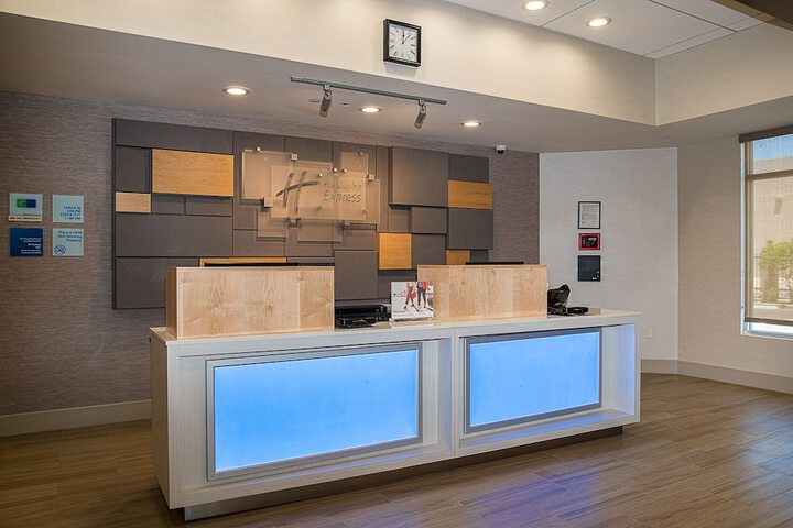 Check-in/check-out kiosk