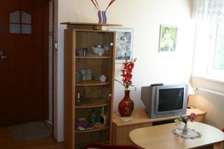 Room 6 of 18