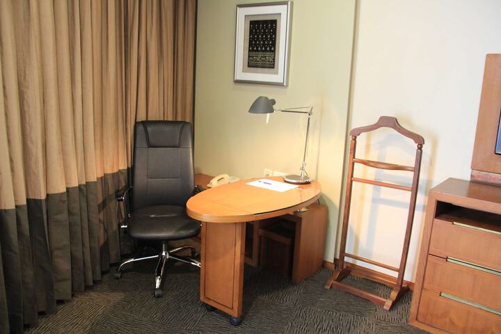 Room 28 of 86