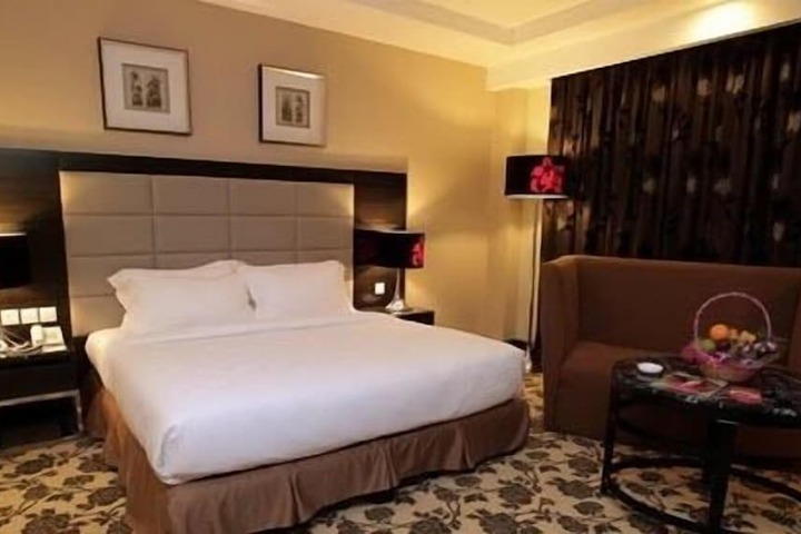 Room 9 of 36
