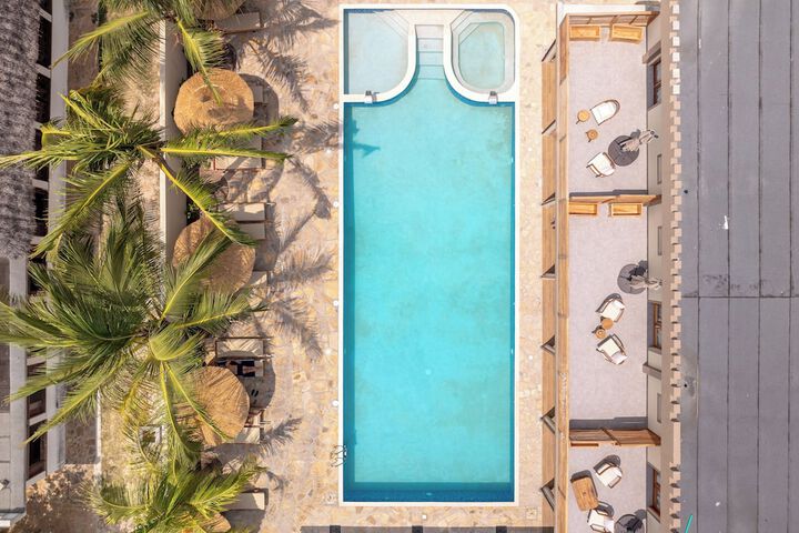 Pool 76 of 107
