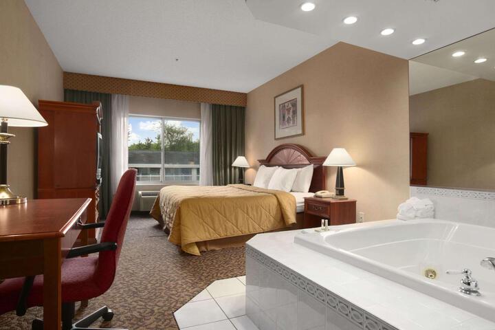 1 King Bed Mobility Accessible Bathtub with Grab Bars (21 of 34)