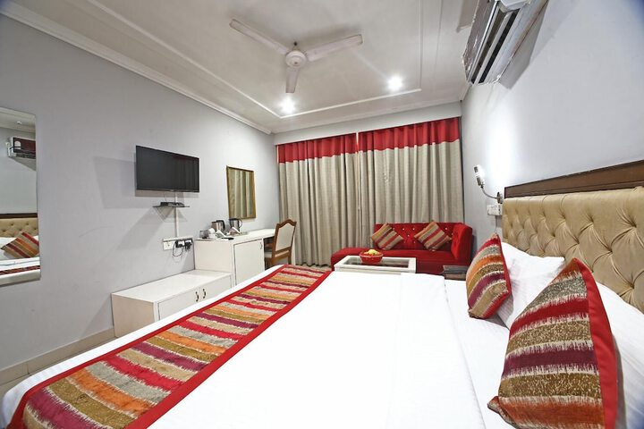 Room 10 of 42