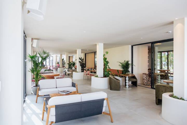 Guest Lobby