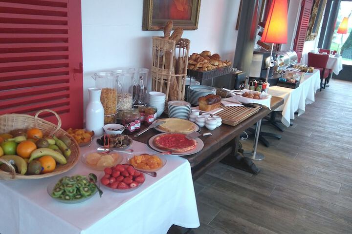 Breakfast/Coffee Service 23 of 38