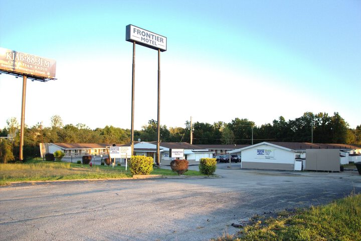 Frontier Motel in Kingdom City, MO