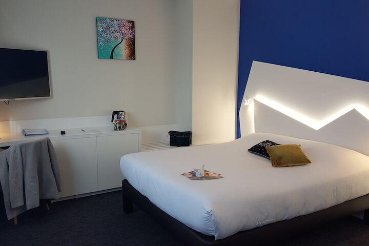 Room 11 of 45