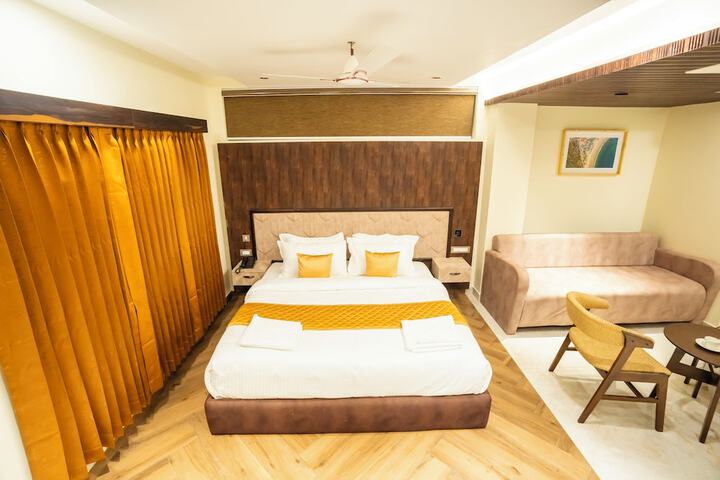 Room 43 of 136