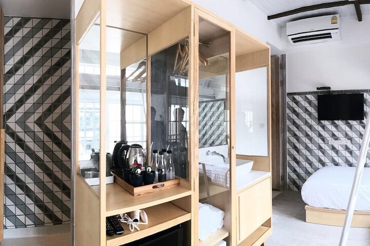 Room 10 of 73