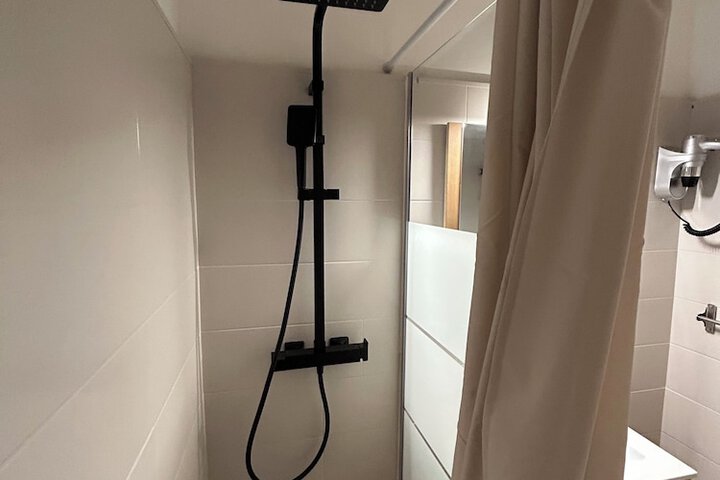 Room 52 of 67