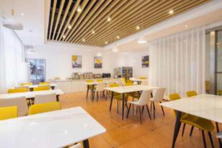Aili cinema Zhenxuan Hotel (Haiken Plaza store haixiu Middle Road, Haikou)