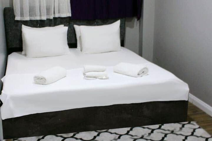 Room 16 of 108
