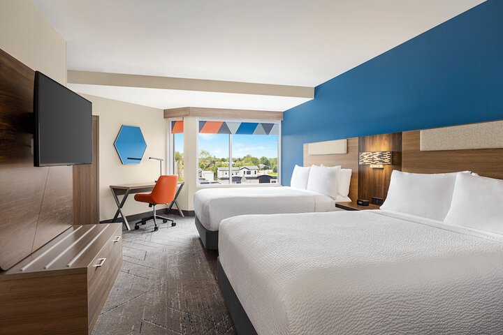 2 Queen Beds Standard City View (7 of 12)