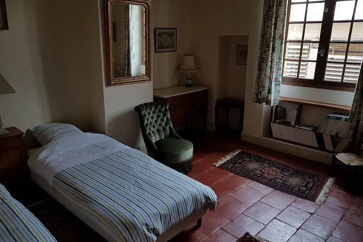 Room 5 of 14