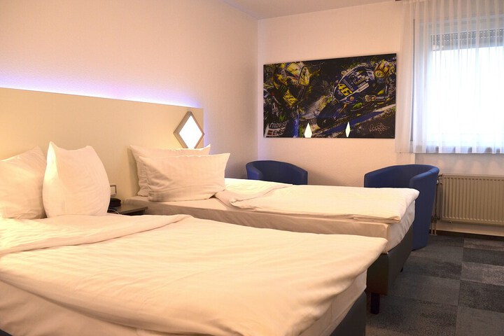 Room 11 of 28