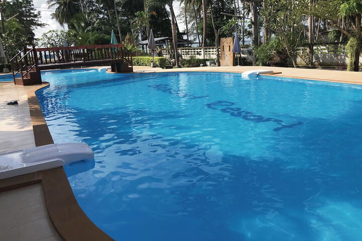 Hotel Pool