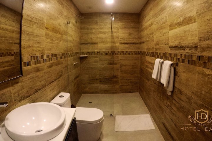 Room 12 of 101