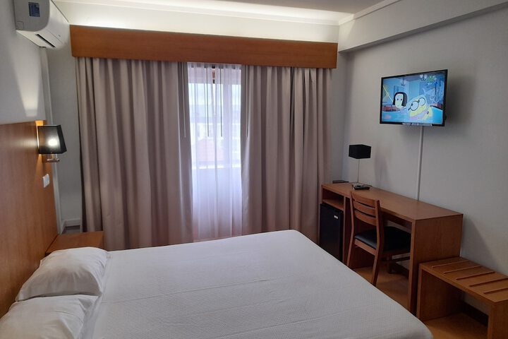 Room 7 of 33