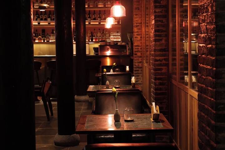Lounge 141 of 147