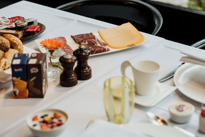 Breakfast/Coffee Service 34 of 40