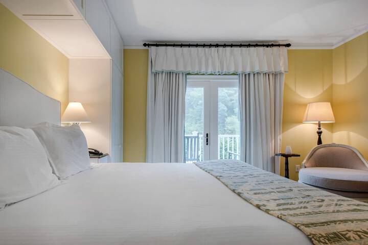 Deluxe Room 1 King Bed (50 of 53)