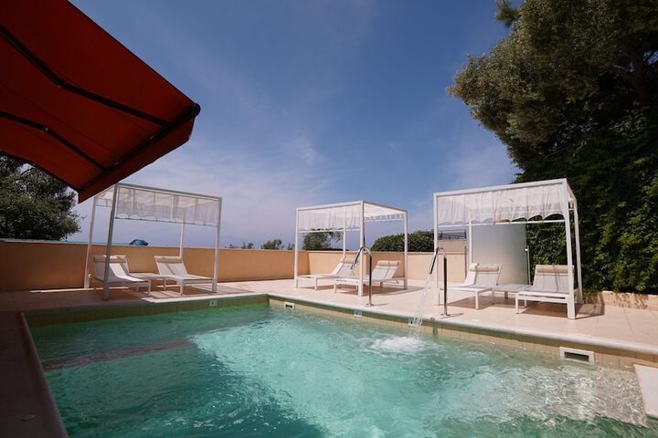 Pool 34 of 77