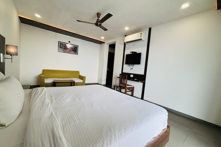 Room 9 of 23