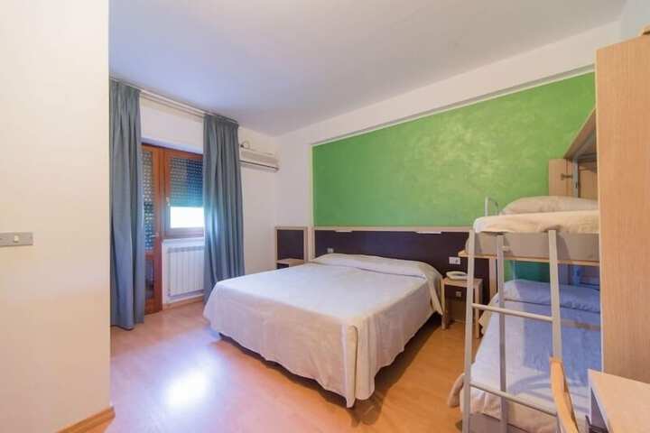 Room 13 of 31