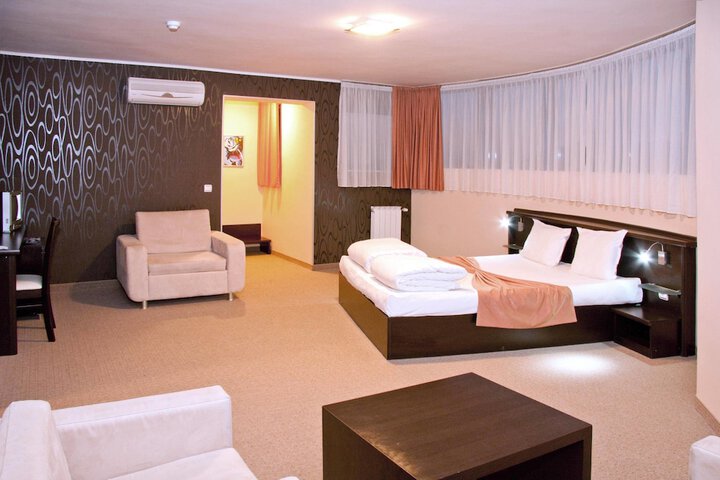 Room 8 of 32