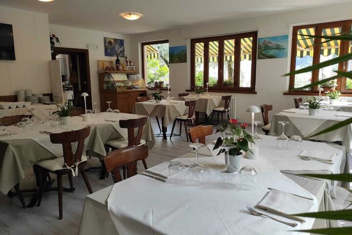 Dining 46 of 67