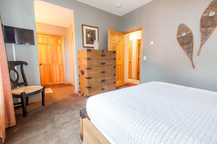Room 4 of 61