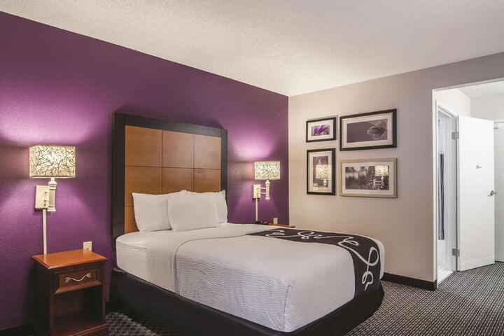 1 Double Bed Mobility Hearing Impaired Accessible Room (3 of 12)