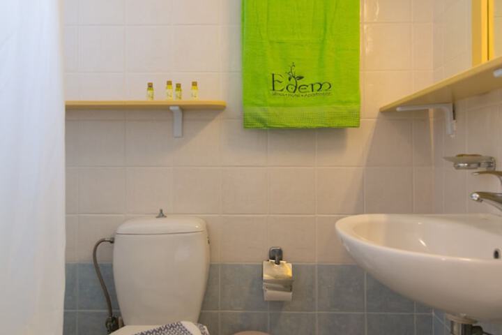 Room 144 of 195