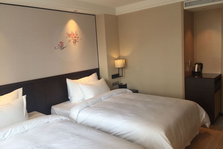 Room 18 of 146