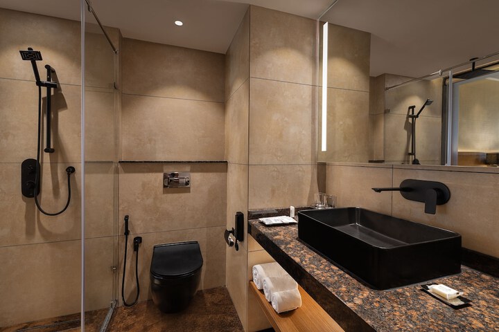 Room 15 of 32