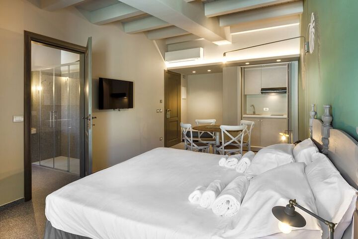Room 4 of 121