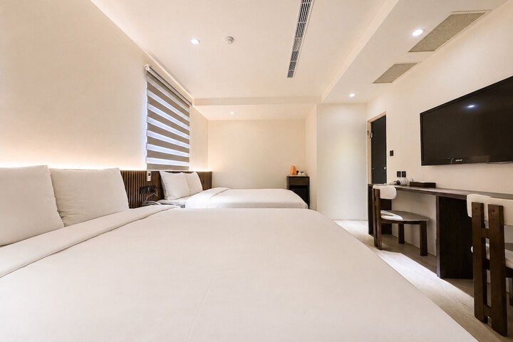 Room 107 of 160
