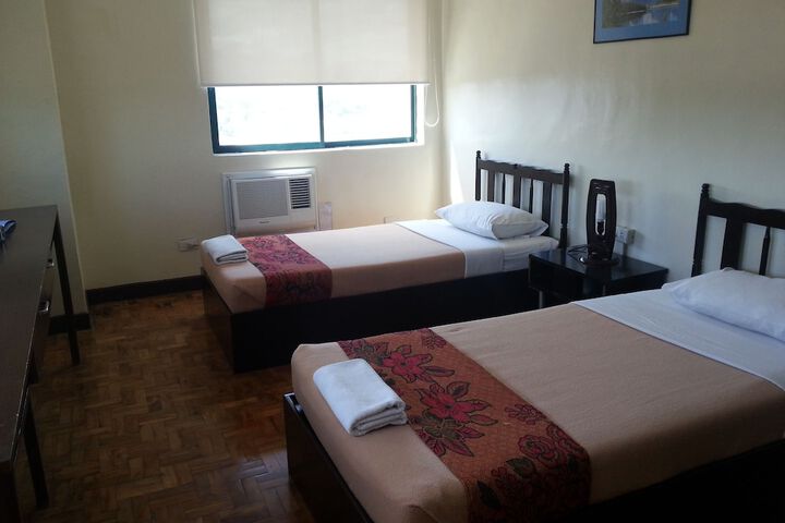 Room 5 of 12