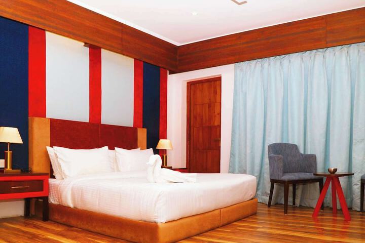 Room 11 of 33