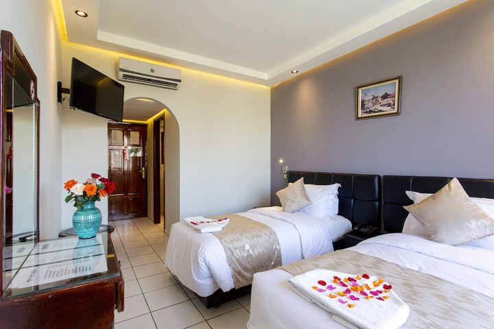 Room 15 of 36