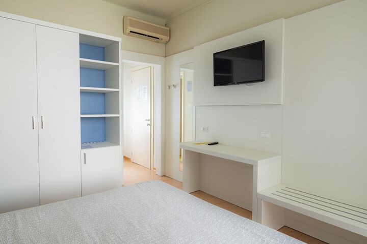 Room 45 of 241
